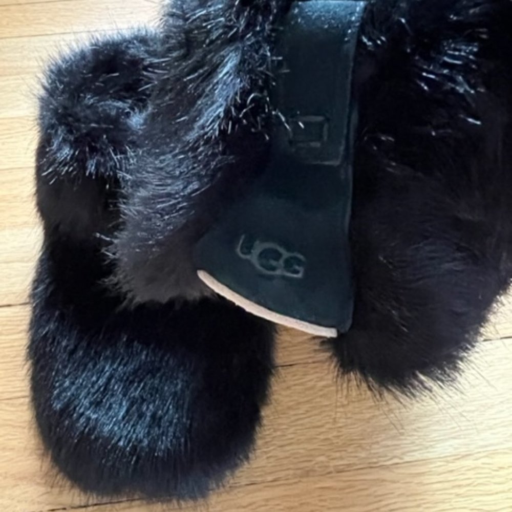BRAND NEW WITH TAGS UGG SLIPPER BOOT. FAUX FUR